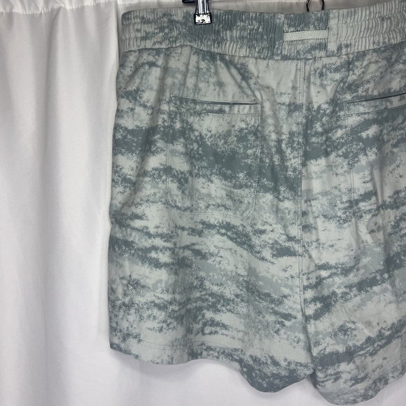 Athleta Farallon Shorts Women’s 2X Camo Elastic Waist Drawstring Athletic Sport - Picture 6 of 11